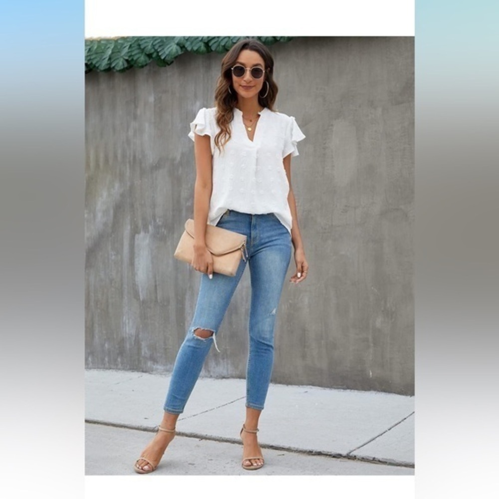 Lilliyadi white flutter short sleeve v neck light weight shirt size Medium